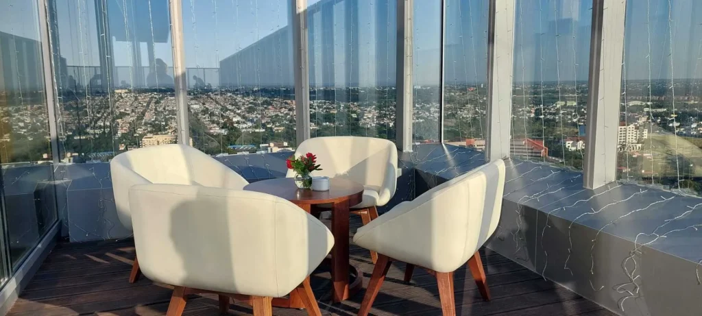 Staging para filmagens no Algarve na Eventsplanit - Desenhamos e montamos cenários temporários personalizados prontos para elevar a qualidade visual da sua produção